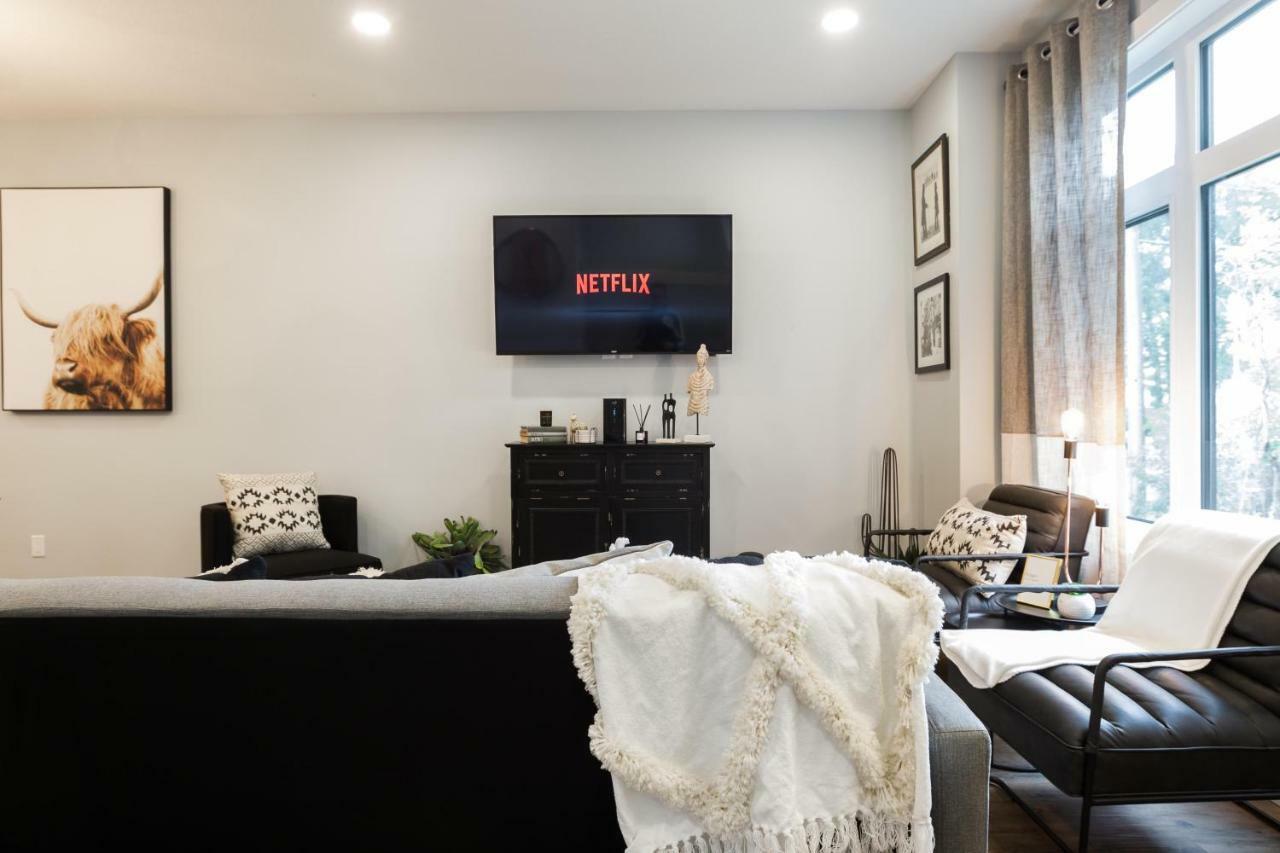 Contemporary - King Bed - Double Garage Parking - Free Wifi & Netflix - Long Welcome Hébergement de vacances