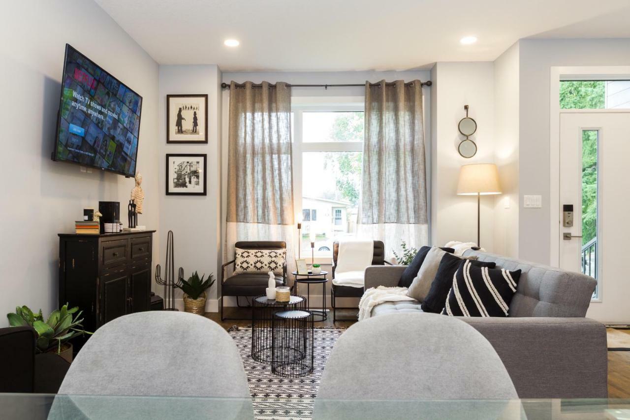 Contemporary - King Bed - Double Garage Parking - Free Wifi & Netflix - Long Welcome Hébergement de vacances *