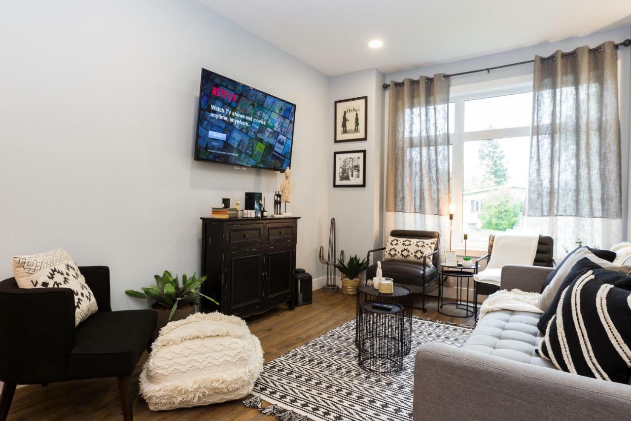 Contemporary - King Bed - Double Garage Parking - Free Wifi & Netflix - Long Welcome Hébergement de vacances