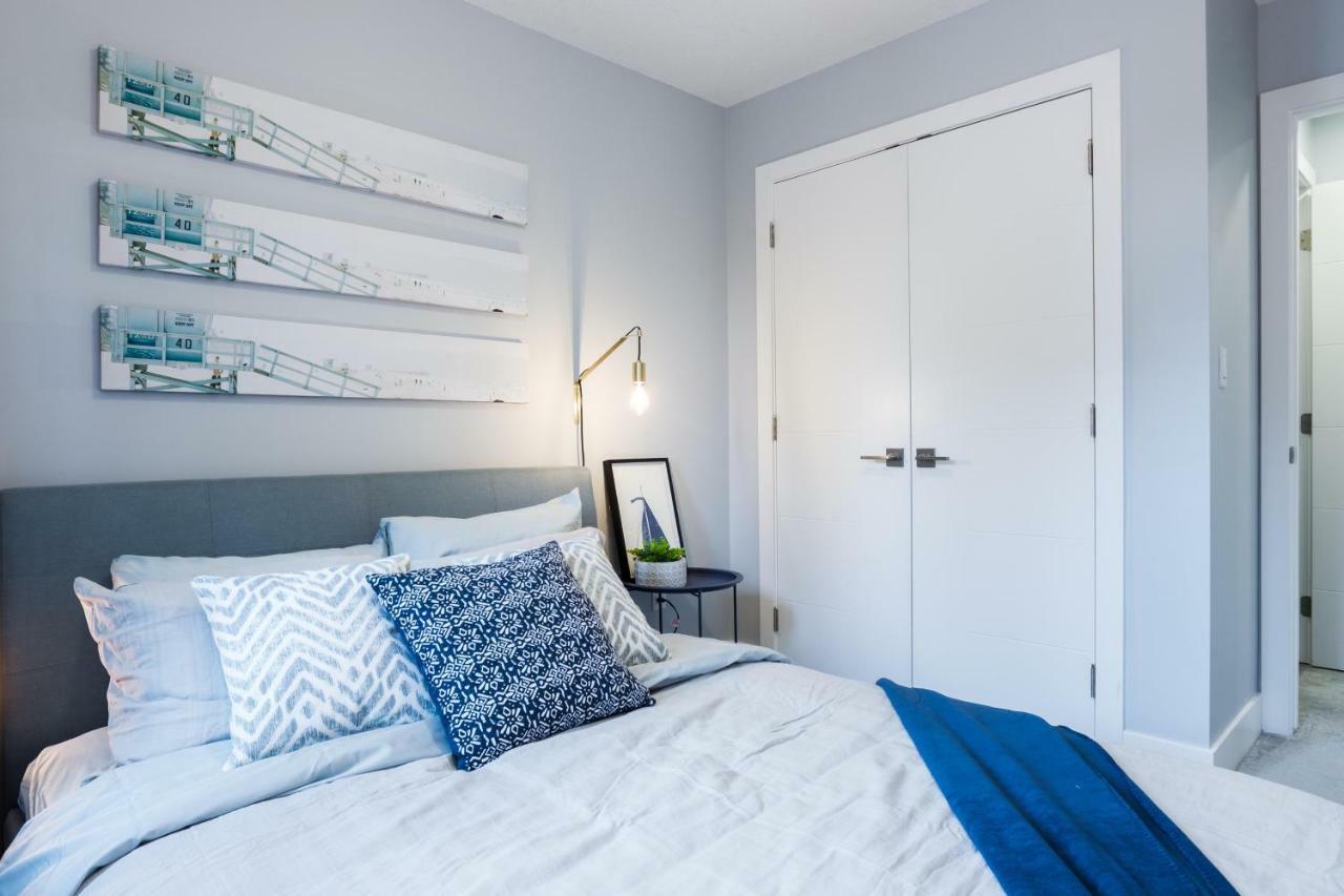 Hébergement de vacances Contemporary - King Bed - Double Garage Parking - Free Wifi & Netflix - Long Welcome