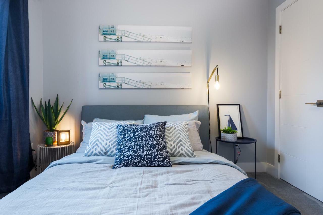 Contemporary - King Bed - Double Garage Parking - Free Wifi & Netflix - Long Welcome