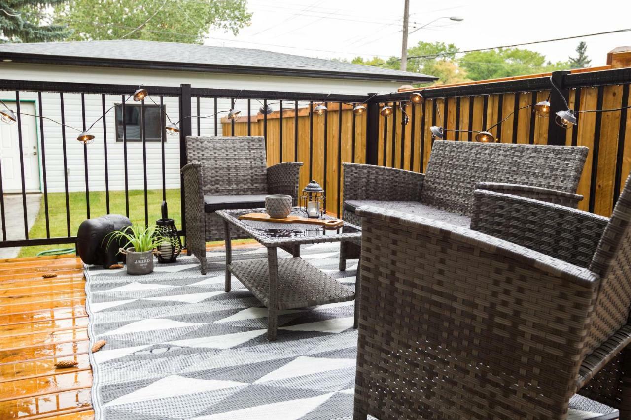 Contemporary - King Bed - Double Garage Parking - Free Wifi & Netflix - Long Welcome * Edmonton