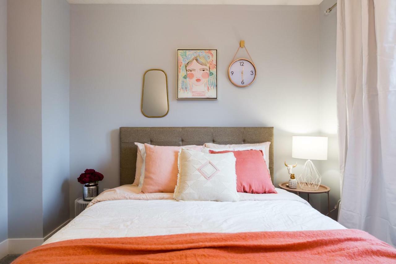 Hébergement de vacances Contemporary - King Bed - Double Garage Parking - Free Wifi & Netflix - Long Welcome Edmonton