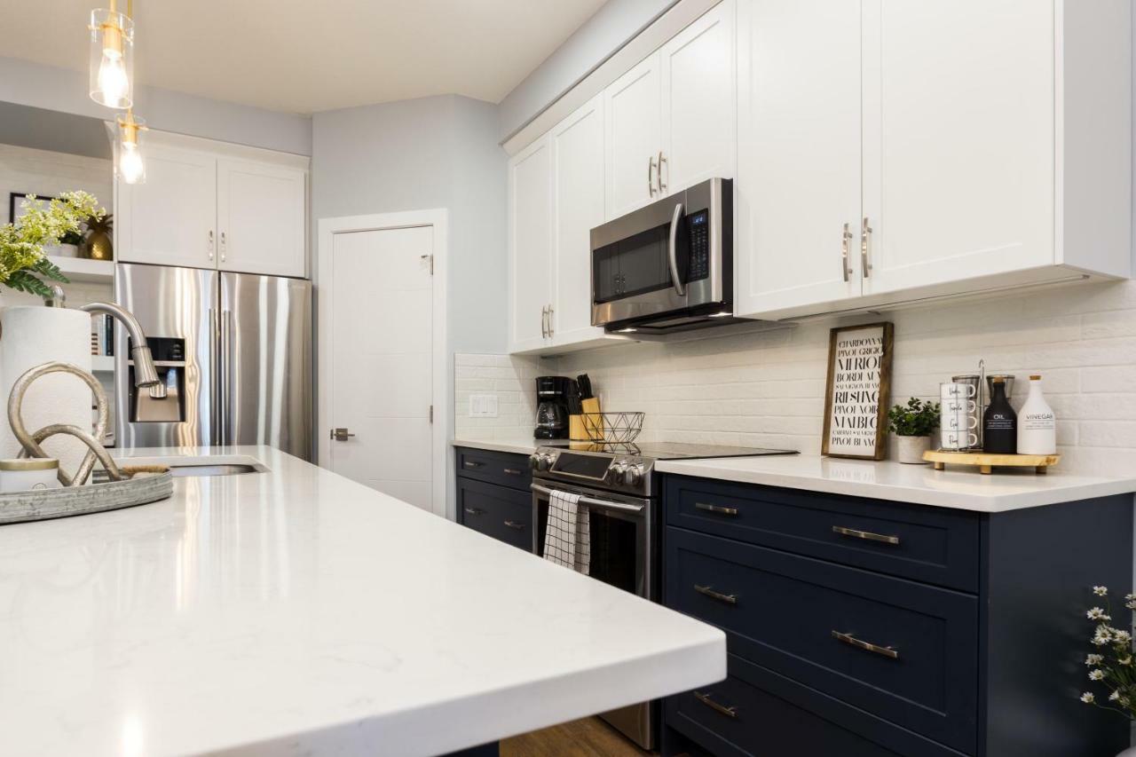 Contemporary - King Bed - Double Garage Parking - Free Wifi & Netflix - Long Welcome Hébergement de vacances