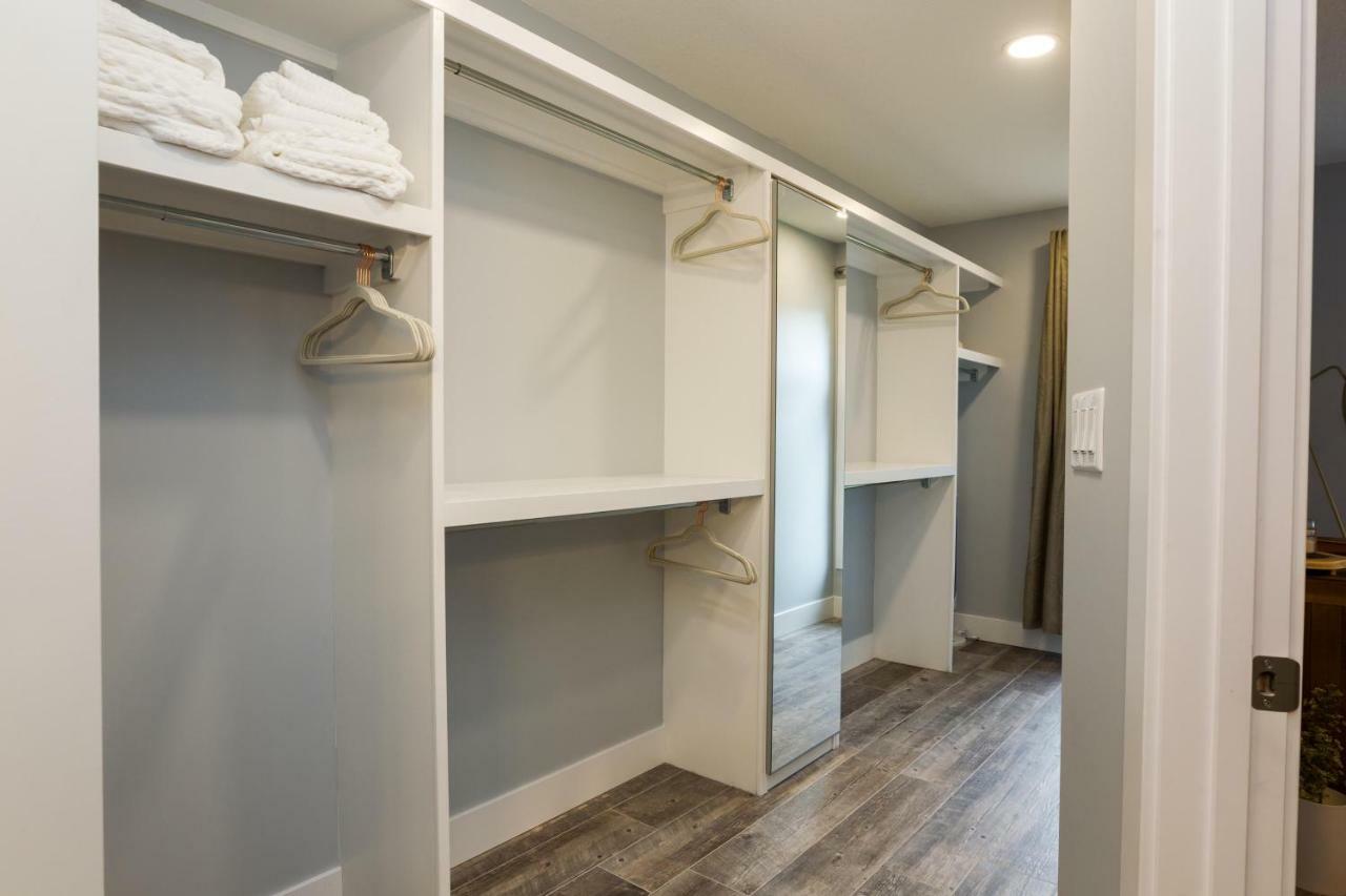Contemporary - King Bed - Double Garage Parking - Free Wifi & Netflix - Long Welcome Hébergement de vacances